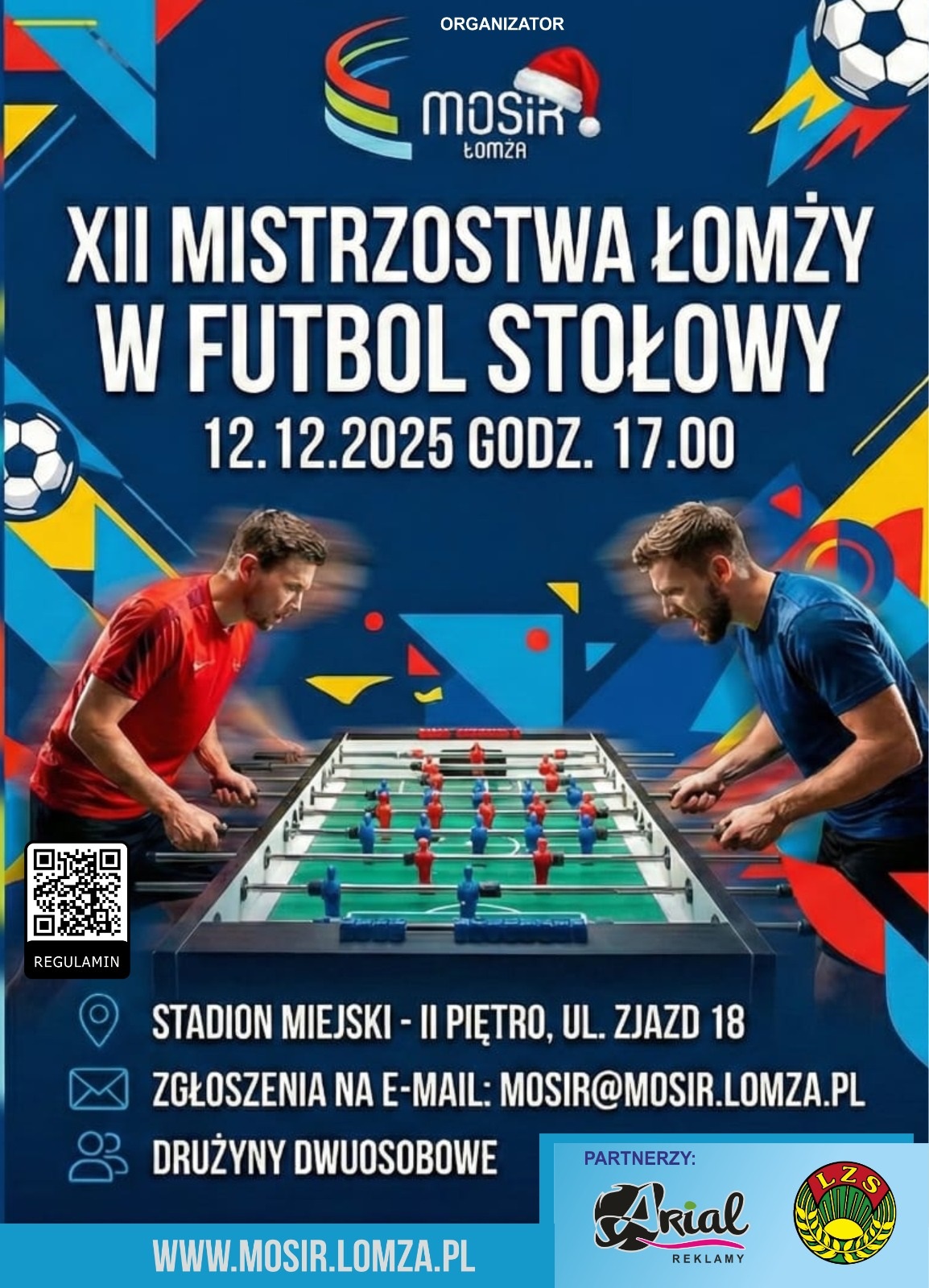 Zdjęcie stół do piłkarzyków, dwie osoby grające XII Mistrzostwa Łomży w Piłkarzyki